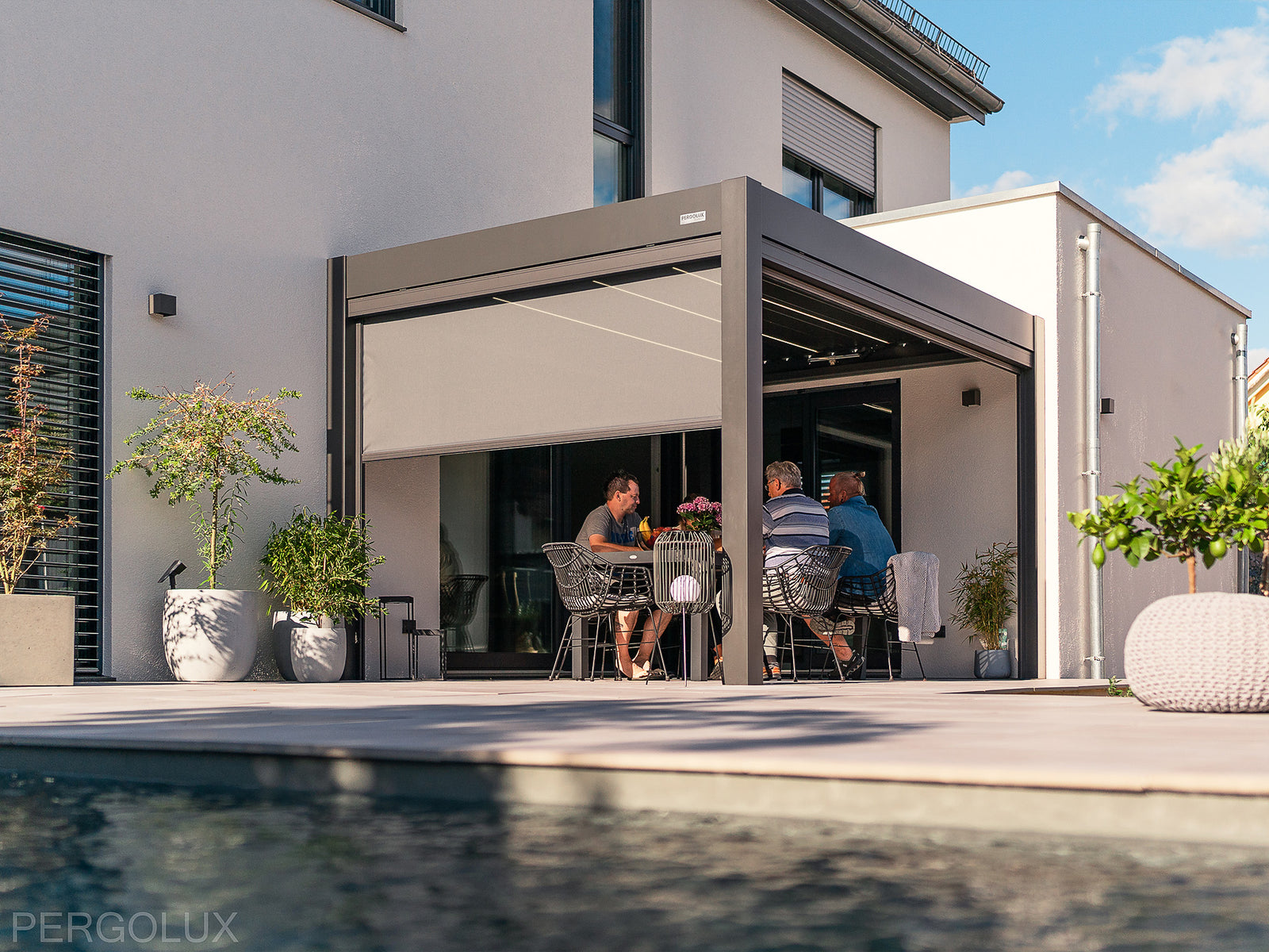Pergola accessories for maximum comfort & safety