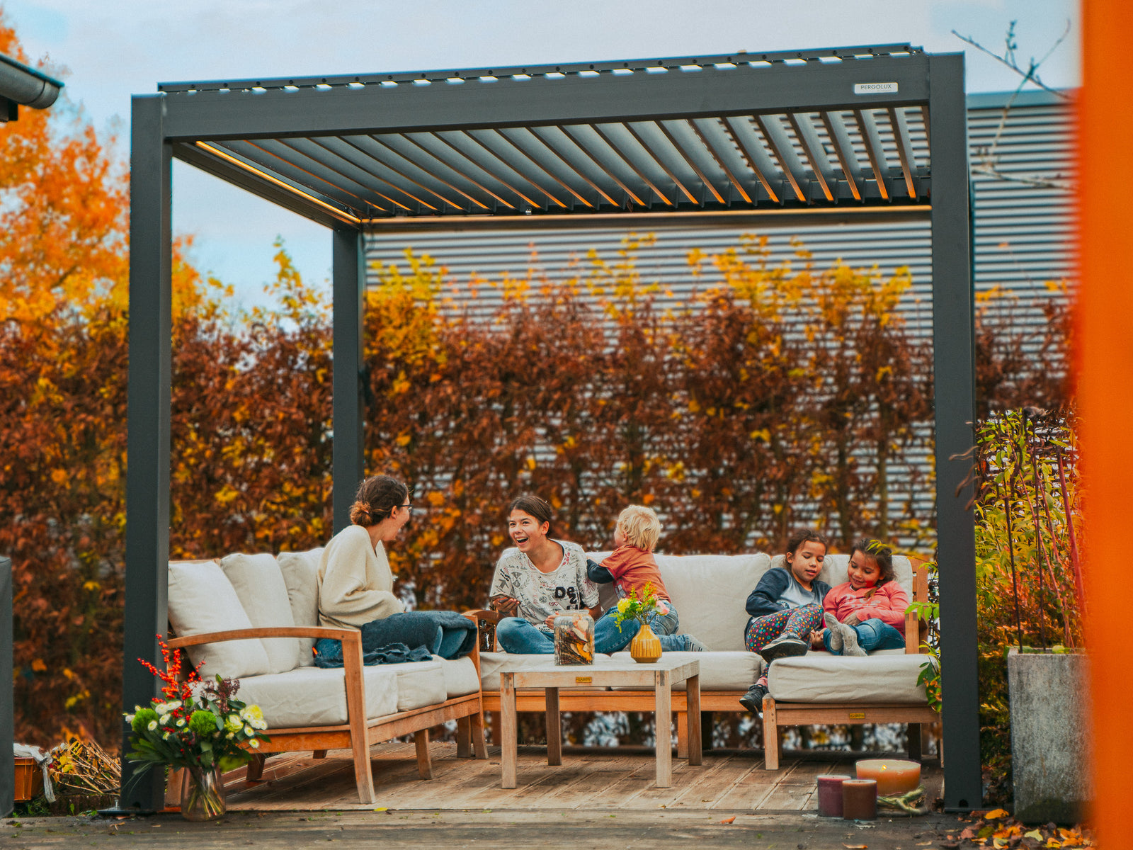 Pergola in Anthracite - the Popular Trend in the Garden